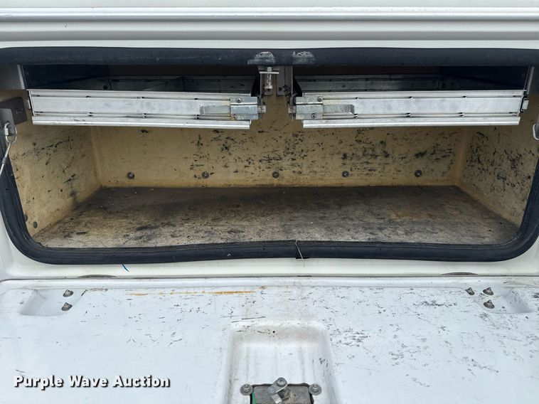 image for item EG5968 2005 GMC C4500 bucket truck