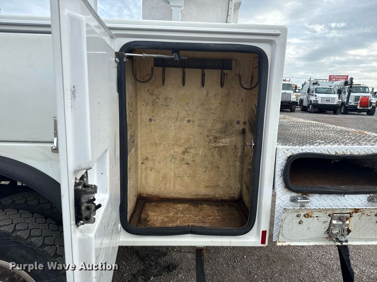 image for item EG5968 2005 GMC C4500 bucket truck