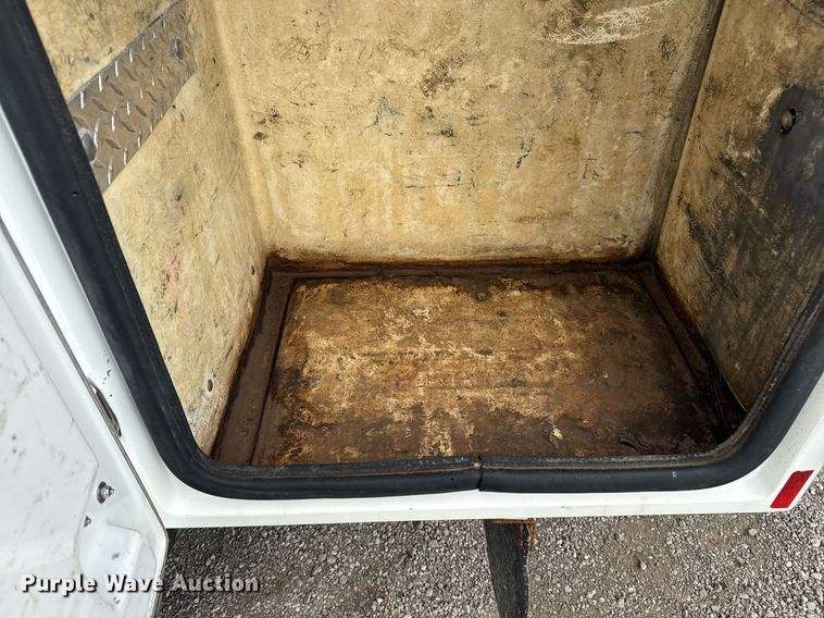 image for item EG5968 2005 GMC C4500 bucket truck