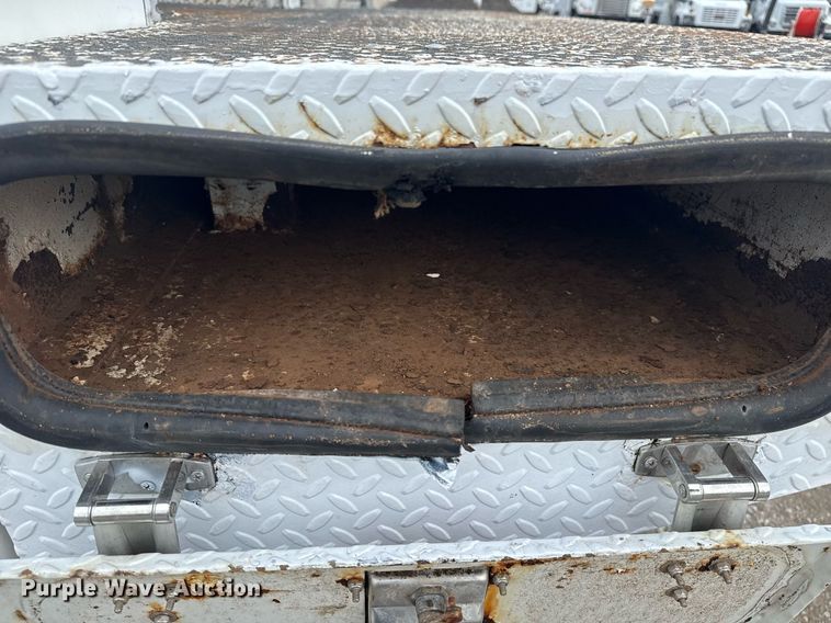 image for item EG5968 2005 GMC C4500 bucket truck