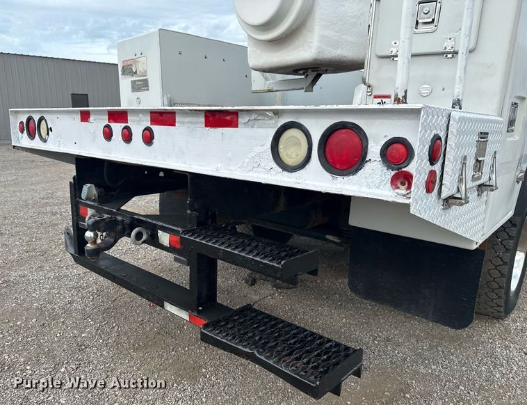 image for item EG5968 2005 GMC C4500 bucket truck