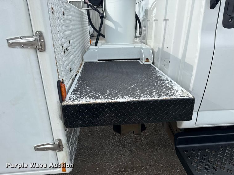 image for item EG5968 2005 GMC C4500 bucket truck