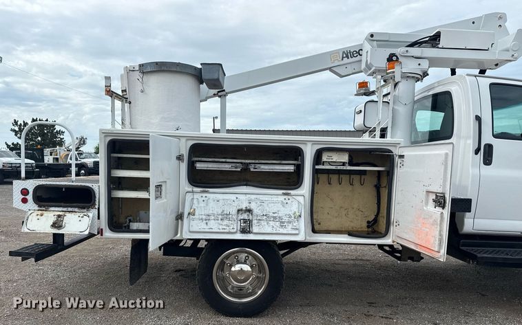 image for item EG5968 2005 GMC C4500 bucket truck