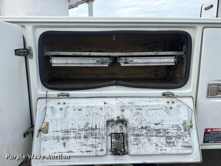 image for item EG5968 2005 GMC C4500 bucket truck