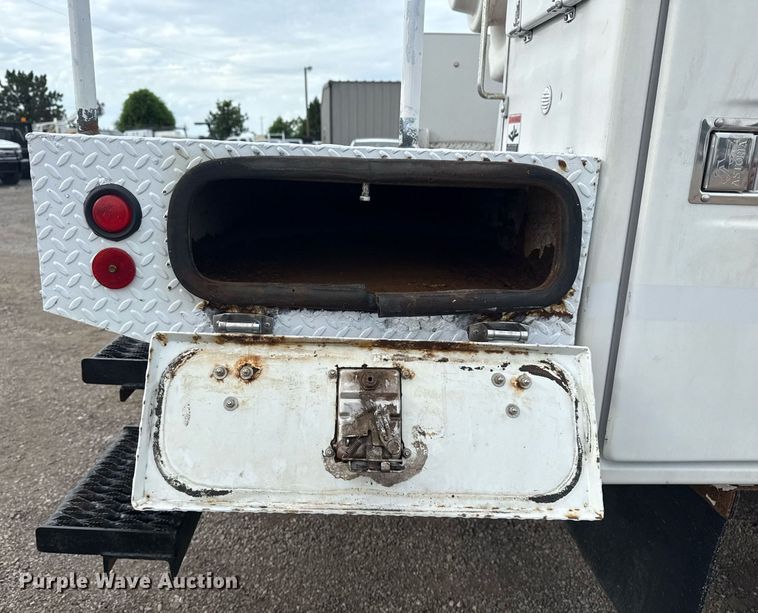 image for item EG5968 2005 GMC C4500 bucket truck