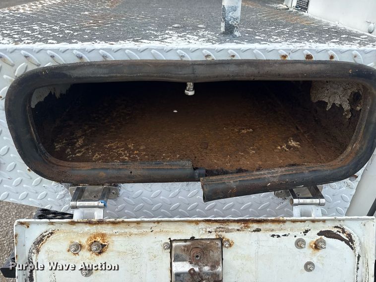 image for item EG5968 2005 GMC C4500 bucket truck