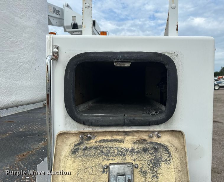 image for item EG5968 2005 GMC C4500 bucket truck