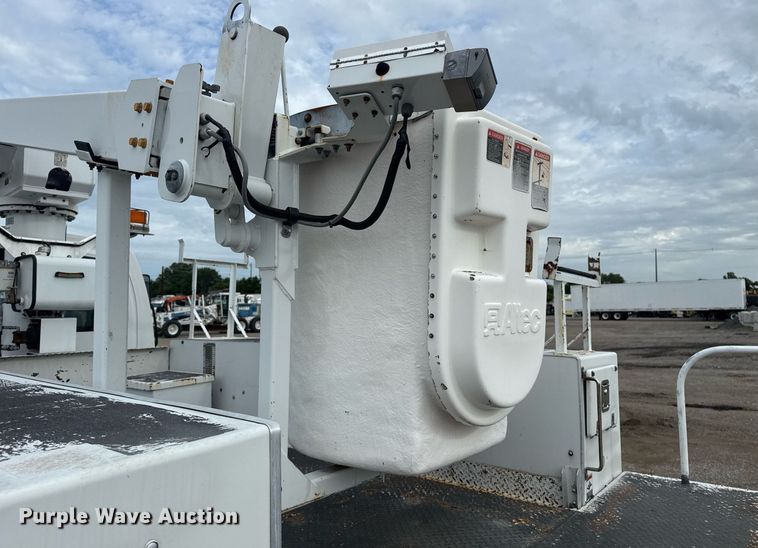 image for item EG5968 2005 GMC C4500 bucket truck