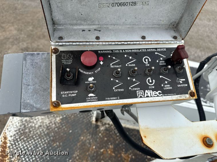 image for item EG5968 2005 GMC C4500 bucket truck