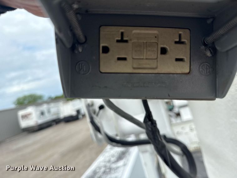 image for item EG5968 2005 GMC C4500 bucket truck