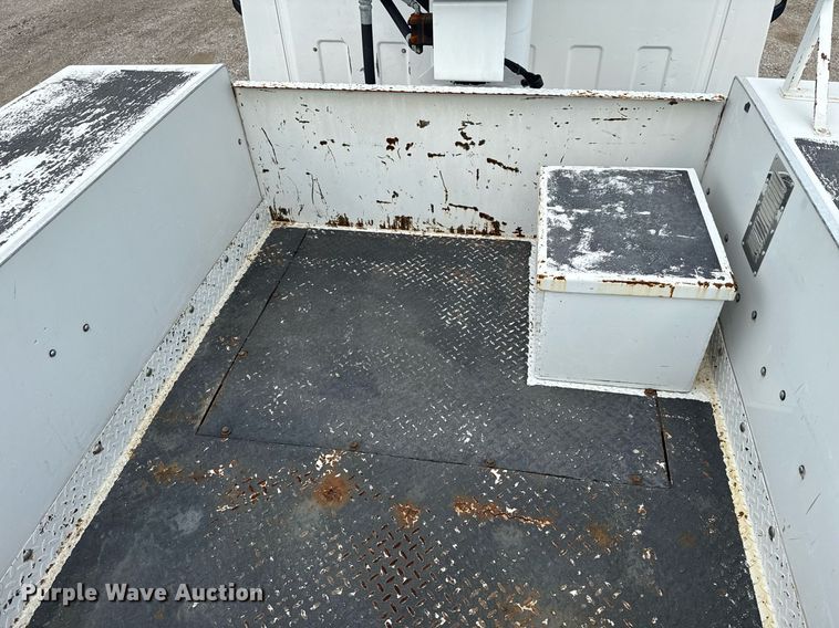 image for item EG5968 2005 GMC C4500 bucket truck