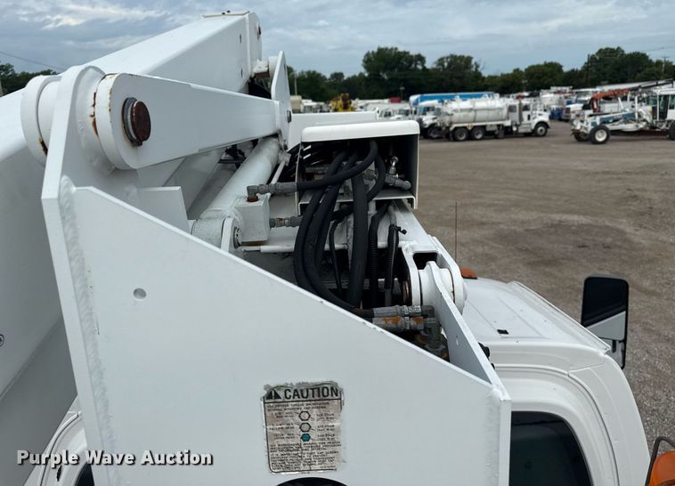 image for item EG5968 2005 GMC C4500 bucket truck