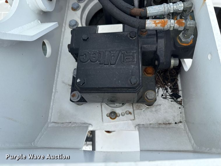 image for item EG5968 2005 GMC C4500 bucket truck