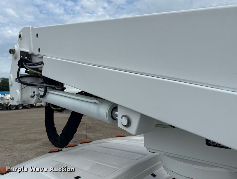 image for item EG5968 2005 GMC C4500 bucket truck