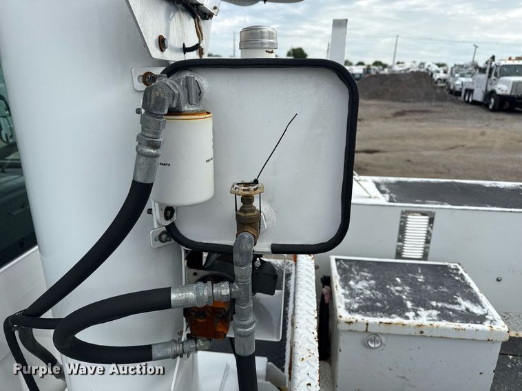 image for item EG5968 2005 GMC C4500 bucket truck