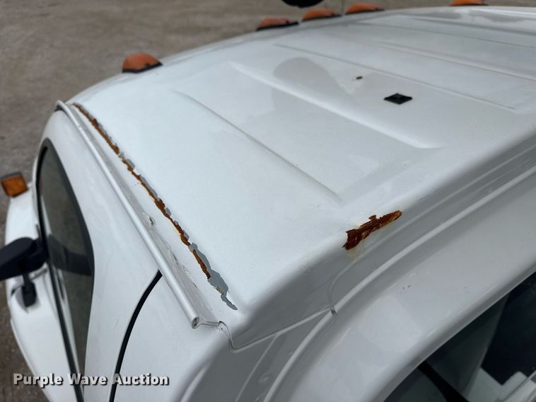 image for item EG5968 2005 GMC C4500 bucket truck