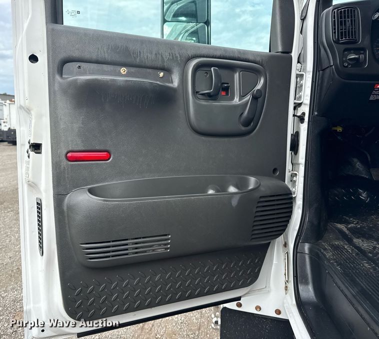 image for item EG5968 2005 GMC C4500 bucket truck