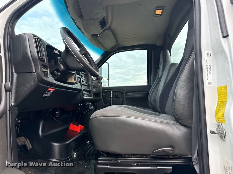 image for item EG5968 2005 GMC C4500 bucket truck