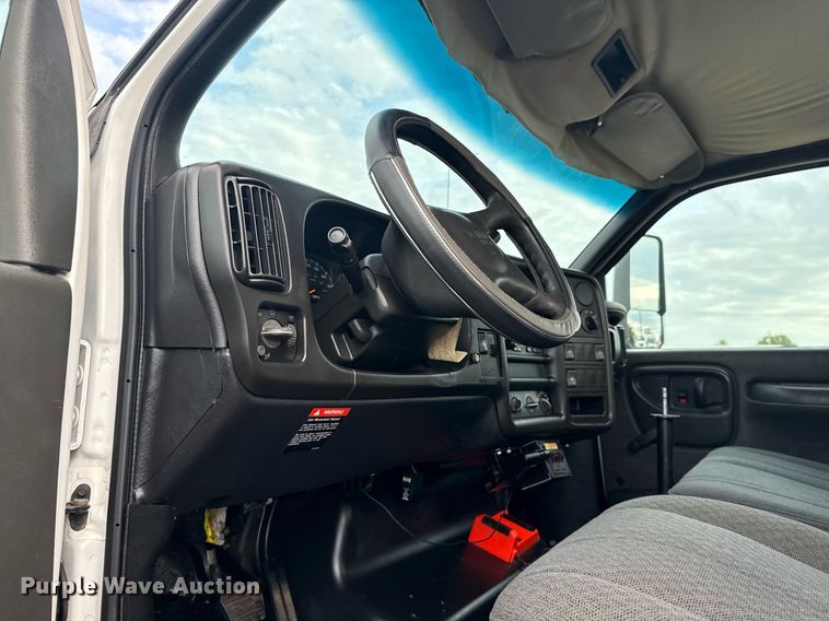 image for item EG5968 2005 GMC C4500 bucket truck