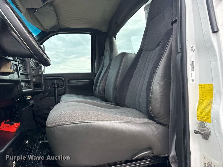 image for item EG5968 2005 GMC C4500 bucket truck