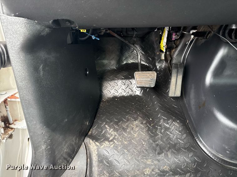 image for item EG5968 2005 GMC C4500 bucket truck