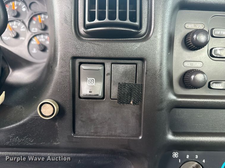 image for item EG5968 2005 GMC C4500 bucket truck