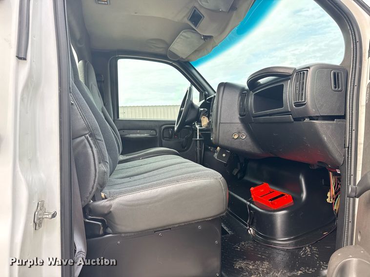 image for item EG5968 2005 GMC C4500 bucket truck