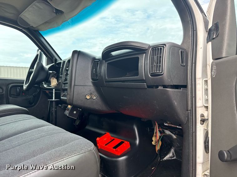 image for item EG5968 2005 GMC C4500 bucket truck