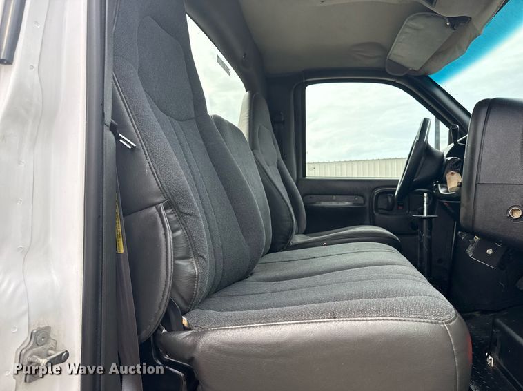 image for item EG5968 2005 GMC C4500 bucket truck