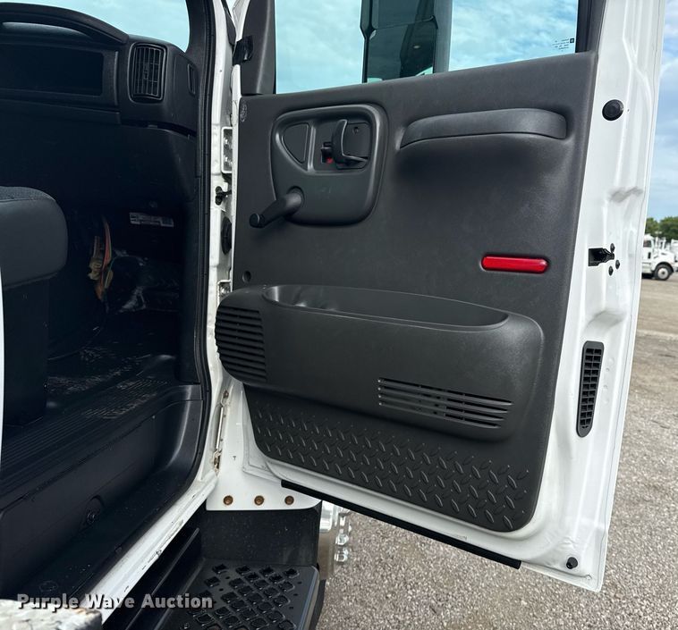 image for item EG5968 2005 GMC C4500 bucket truck