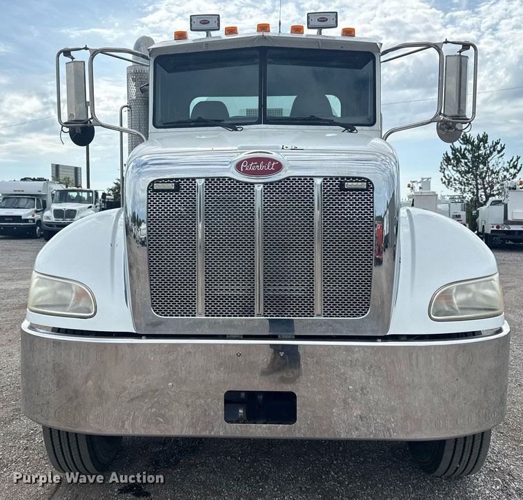 image for item EG5970 2010 Peterbilt 335 ready mix truck