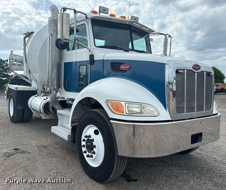 image for item EG5970 2010 Peterbilt 335 ready mix truck