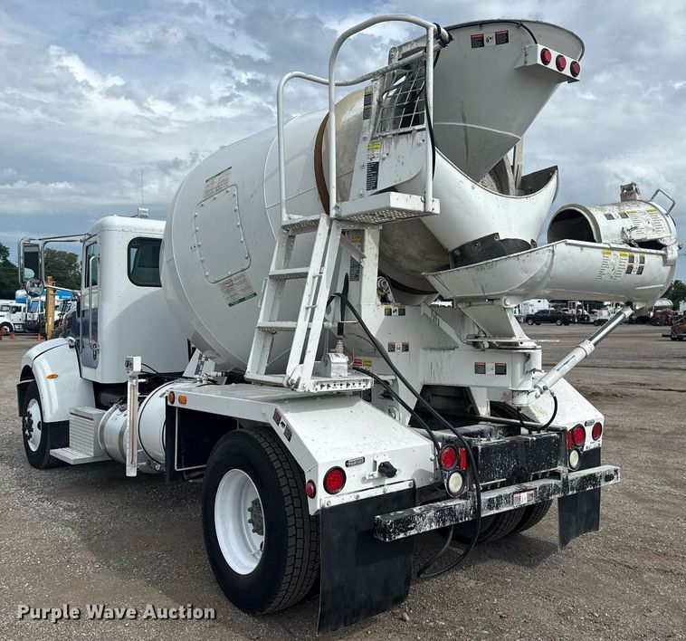 image for item EG5970 2010 Peterbilt 335 ready mix truck