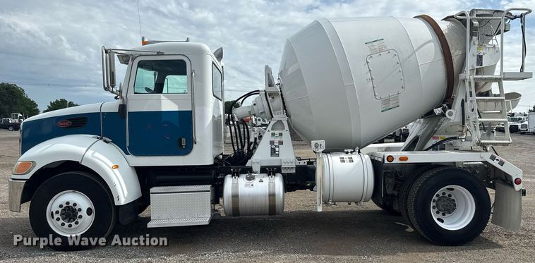 image for item EG5970 2010 Peterbilt 335 ready mix truck