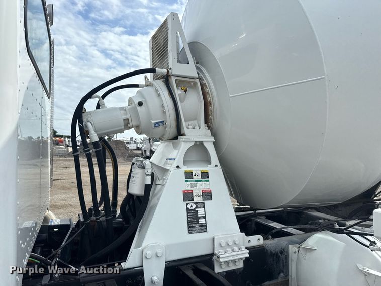 image for item EG5970 2010 Peterbilt 335 ready mix truck