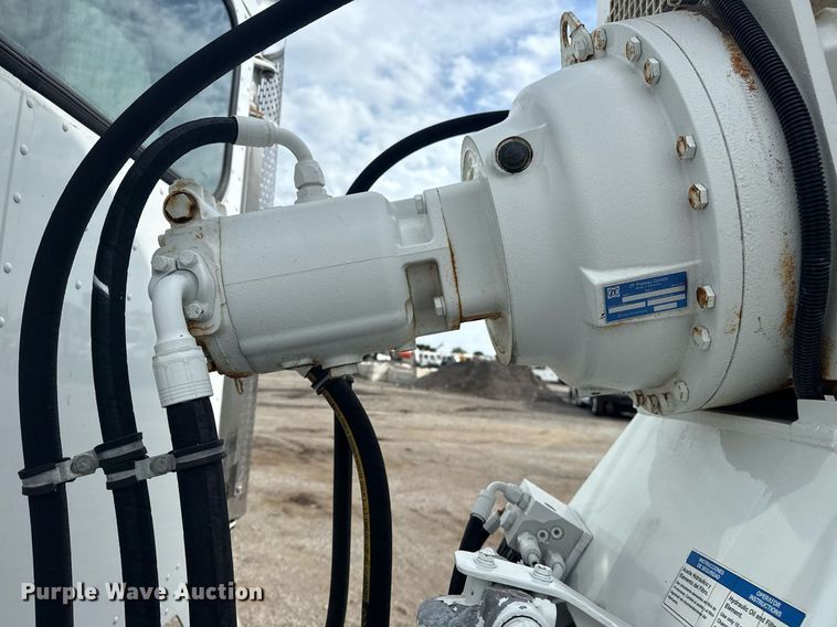 image for item EG5970 2010 Peterbilt 335 ready mix truck