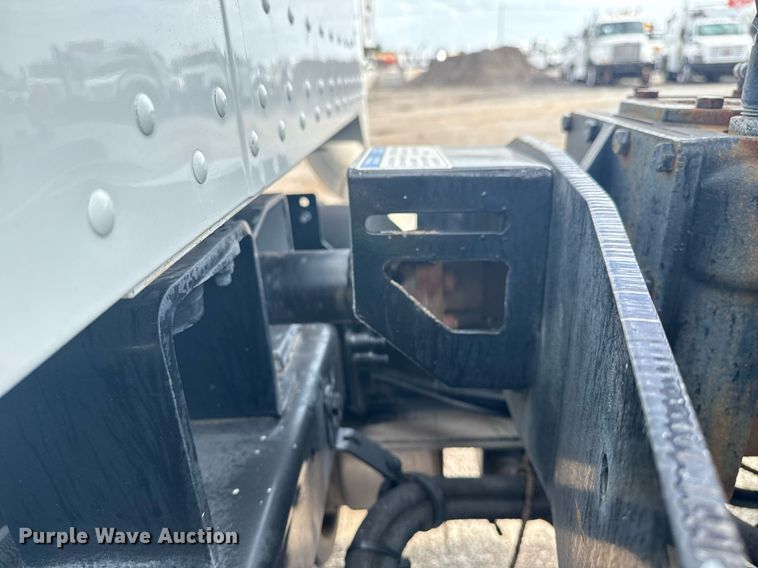 image for item EG5970 2010 Peterbilt 335 ready mix truck