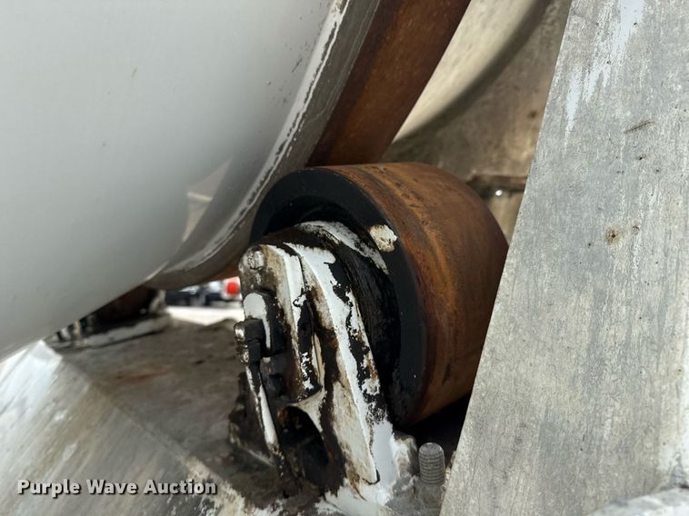 image for item EG5970 2010 Peterbilt 335 ready mix truck