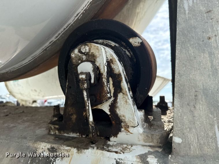 image for item EG5970 2010 Peterbilt 335 ready mix truck