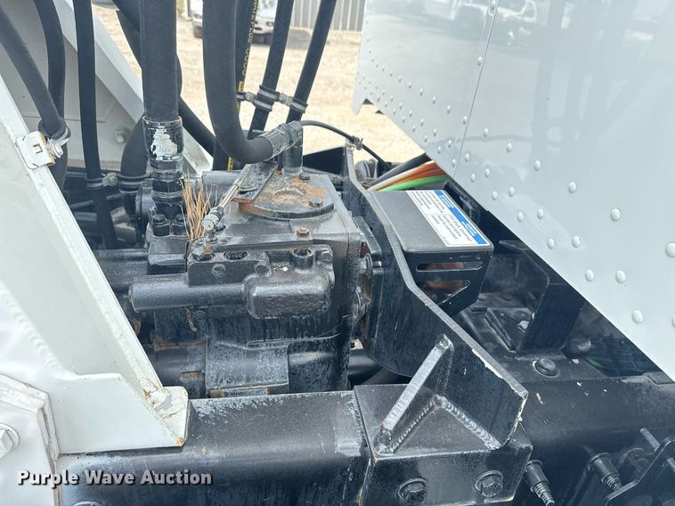 image for item EG5970 2010 Peterbilt 335 ready mix truck