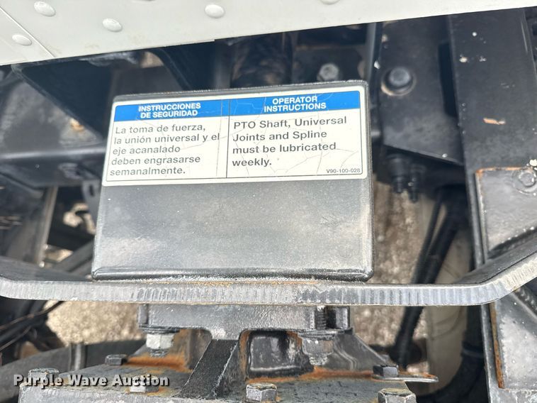 image for item EG5970 2010 Peterbilt 335 ready mix truck