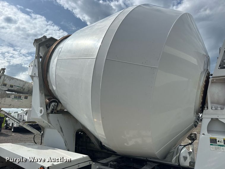 image for item EG5970 2010 Peterbilt 335 ready mix truck