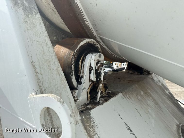 image for item EG5970 2010 Peterbilt 335 ready mix truck