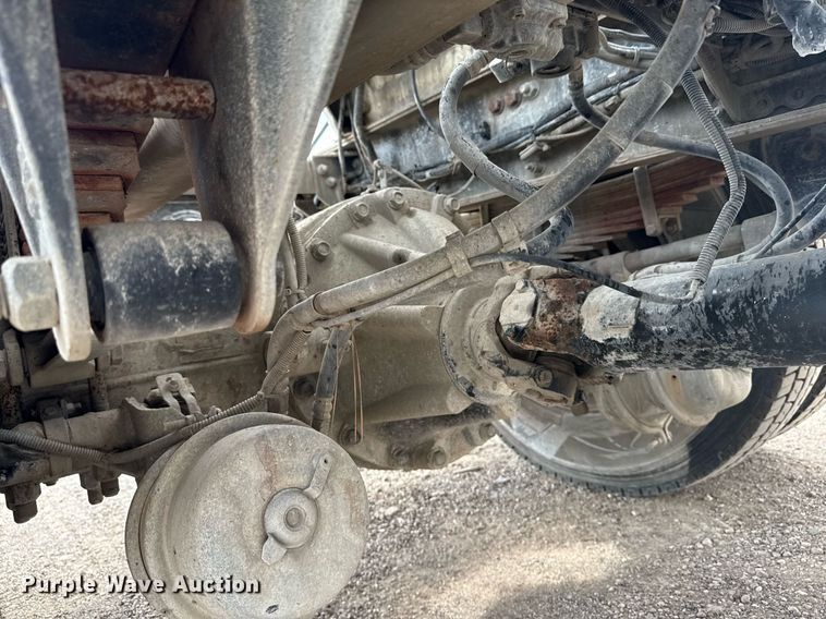 image for item EG5970 2010 Peterbilt 335 ready mix truck