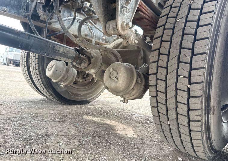 image for item EG5970 2010 Peterbilt 335 ready mix truck