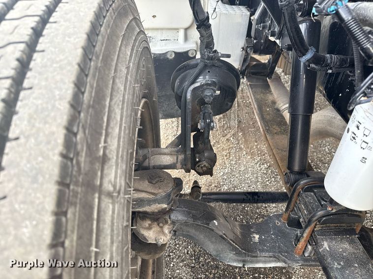 image for item EG5970 2010 Peterbilt 335 ready mix truck