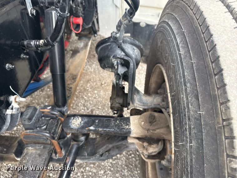 image for item EG5970 2010 Peterbilt 335 ready mix truck