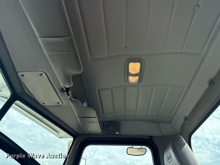 image for item EG5970 2010 Peterbilt 335 ready mix truck