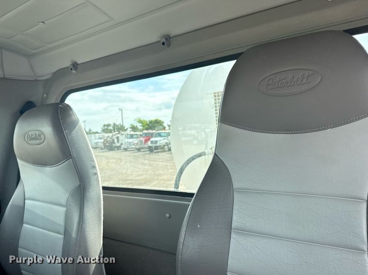 image for item EG5970 2010 Peterbilt 335 ready mix truck