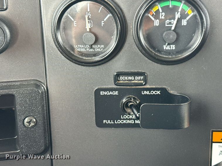 image for item EG5970 2010 Peterbilt 335 ready mix truck